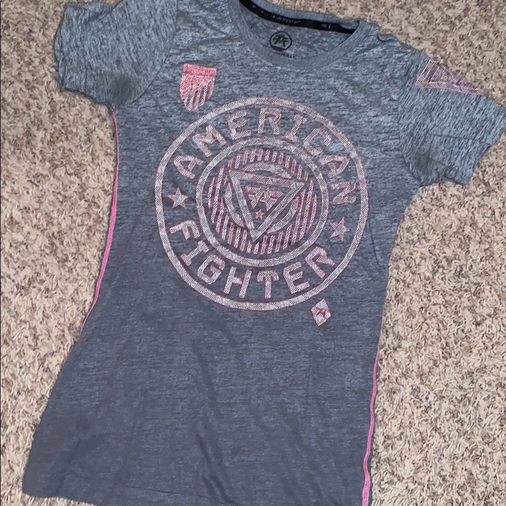 Selling an American Fighter t-shirt size small